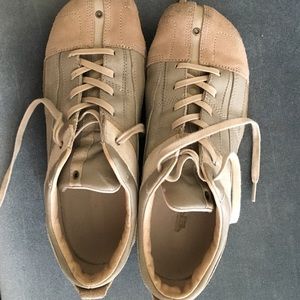 Diesel brand casual shoes Size 10 Euro size 40